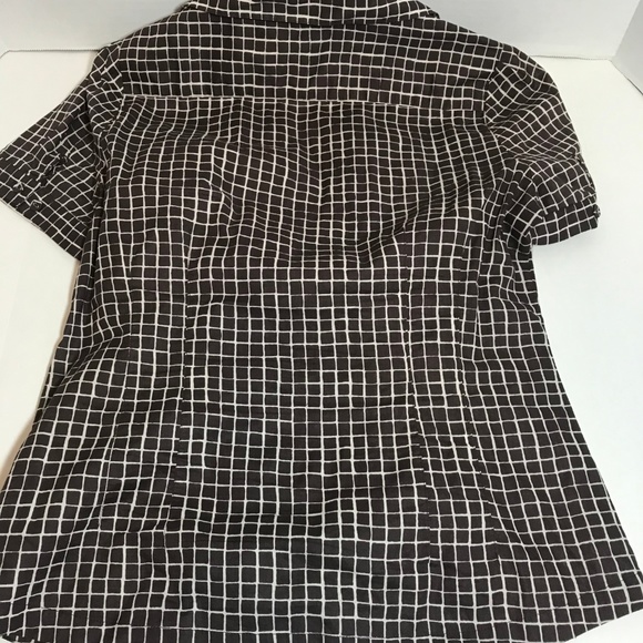 Banana Republic Short Sleeved Button Up Shirt PM - Picture 2 of 8